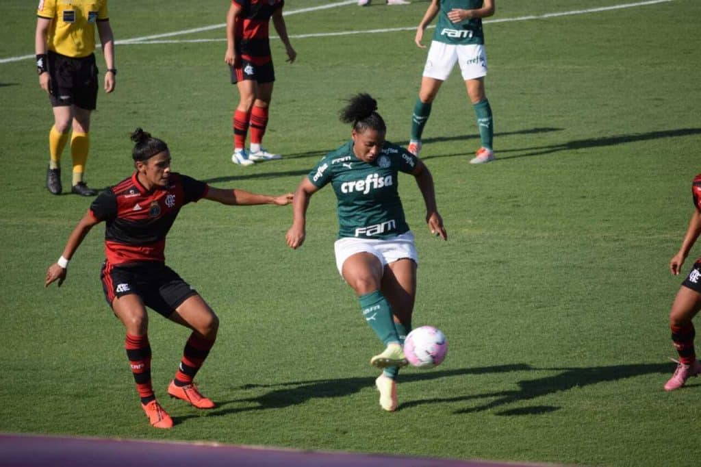 Artilheira do Campeonato, Carla Nunes desperdiçou um pênalti nesta tarde Campeonato Brasileiro de futebol feminino
