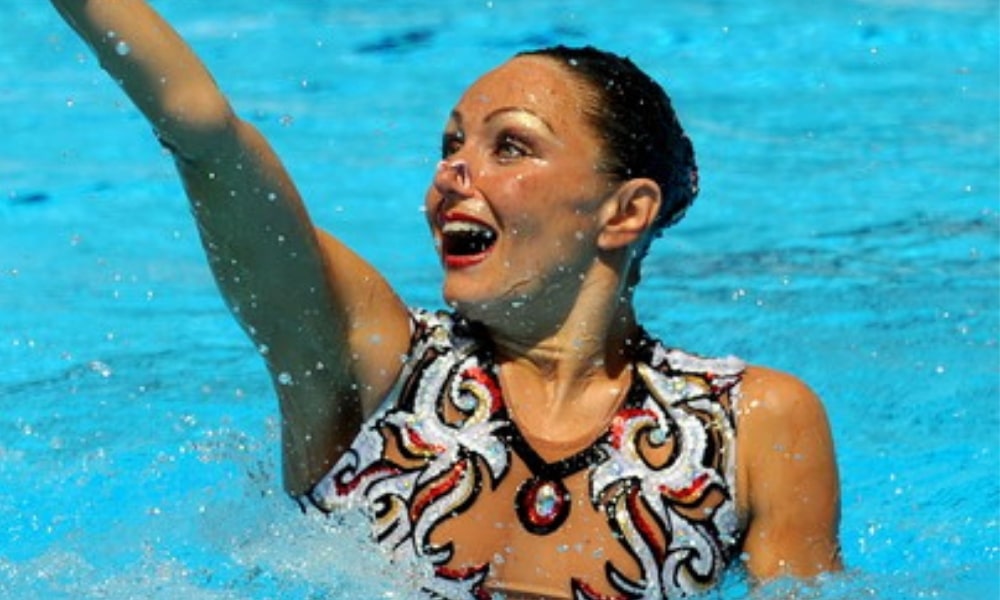 Conheça a russa Anastasia Davydova, do nado artístico, durante a apresentação dos Jogos Olímpicos (Reprodução) - da Rússia