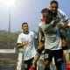 O Corinthians alcançou a liderança do Campeonato Brasileiro Sub-20 nesta segunda-feira (19). Fechando a sétima rodada, o Timãozinho venceu o Santos, no estádio da Fazendinha, no Parque São Jorge, por 1 a 0, e chegou aos 16 pontos. O clássico marcou a despedida do técnico Carlos Leiria, que agora volta a ser assistente técnico com o retorno de Dyego Coelho ao time da categoria. O atacante Cauê Santos foi o autor do gol da vitória