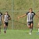 Botafogo e Corinthians se enfrentaram em Niterói, no Rio de Janeiro, pela 14ª rodada do Campeonato Brasileiro Sub-20. Em jogo disputado no estádio Cefat, o Glorioso superou o Timãozinho por 3 a 0, com todos os gols marcados no segundo tempo. Com o placar, o time carioca sobe para sexto lugar, com 24 pontos. Já a equipe paulista segue com 28, mesma pontuação do líder Fluminense, mas em segundo por causa dos critérios de desempate.