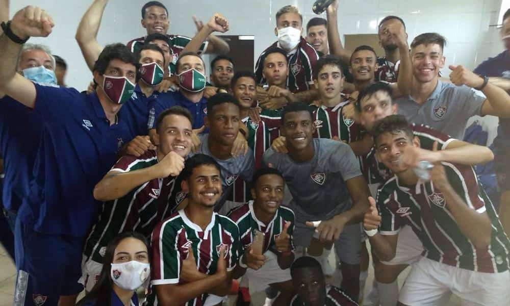 Pela semifinal do Campeonato Brasileiro Sub-17 de futebol masculino, o São Paulo recebeu a equipe do Fluminense nesta sexta-feira (27), e venceu por 2 a 0