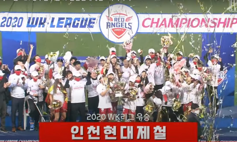 Dioneide Landres, a Neném, e suas companheiras do Red Angels conquistaram o título do Campeonato Sul-Coreano 2020 de futebol feminino. Nesta segunda-feira (16), o time da atacante brasileira levantou a taça da competição ao vencer o Gyeongju no segundo jogo da decisão, por 2 a 0, com gols marcados por Jung Seol-Bin, aos 31 minutos do segundo tempo, e Lee S-R, aos 49, decretando a vitória
