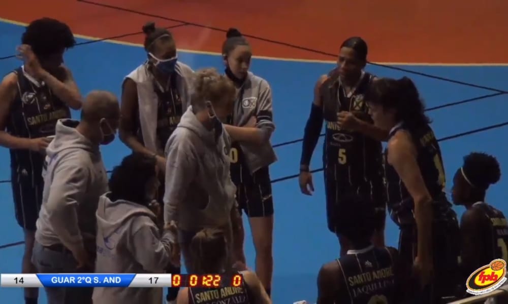 A bola subiu nesta terça-feira (3) para Apagebask/Guarulhos e Santo André/APABA. Em jogo realizado no Clube Sindicato dos Metalúrgicos de Guarulhos, a equipe da casa foi superada pelo time do ABC, por 58 a 40, e segue sem vencer no Campeonato Paulista 2020 de basquete feminino. A curiosidade da partida é que a agremiação mandante ficou zerada no segundo quarto, permitindo que as visitantes abrissem vantagem