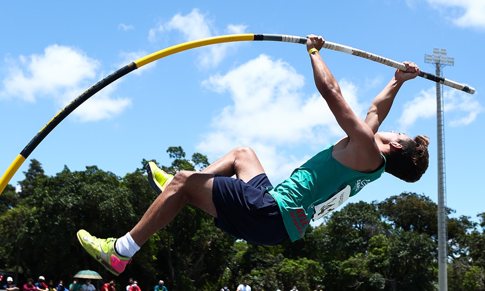 Jonas Flores salto com vara campeonato brasileiro sub-18 de atletismo primeiro dia