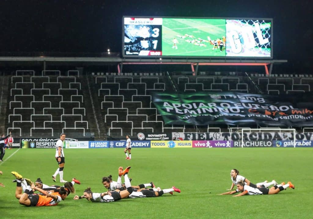 Corinthians faz 4 a 2 no Avaí Kindermann no segundo jogo da final do Campeonato Brasileiro feminino de futebol e se sagra campeão nacional pela 2ª vez