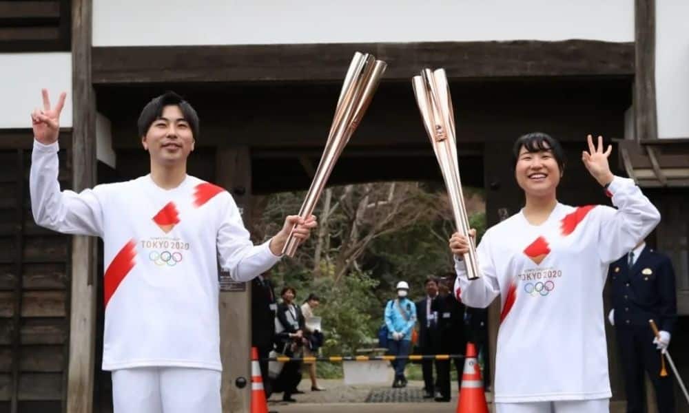 revezamento tocha olímpica japão