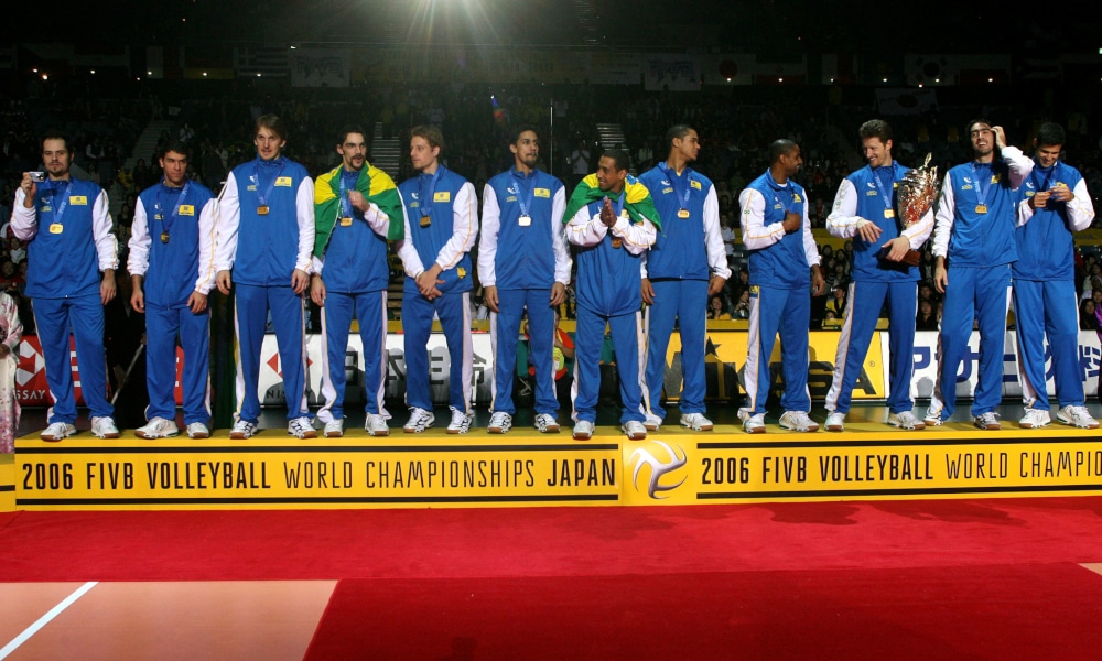 A FIVB (Federação Internacional de Voleibol) divulgou nesta terça-feira (1) a fórmula de classificação para o Campeonato Mundial de 2022. A definição saiu após a decisão do Conselho de Administração da entidade máxima do vôlei. Tanto a edição masculina quanto a feminina contará com a participação de 24 seleções. Entre os homens, o evento acontecerá na Rússia. Já as mulheres disputarão a competição na Holanda e na Polônia.