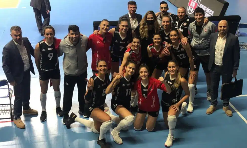 Paula Borgo, Thaisinha e Ellen Braga venceram na Turquia (Facebook/cangenclikkalesk)