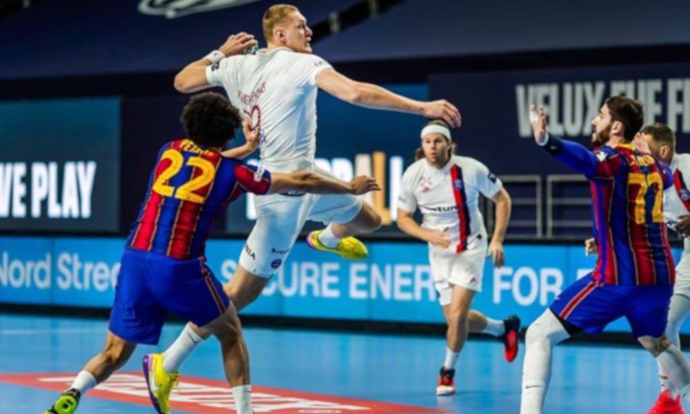 O Barcelona, de Thiagus Petrus, está na final da Champions League 2019/20 de handebol masculino. Nesta segunda-feira (28), o time do brasileiro superou o PSG, da França, na semifinal. No outro jogo do Final Four, os alemães do THW Kiel precisaram da prorrogação para vencerem o time de Rogério Moraes, o Telekom Veszprém, da Hungria. A fase decisiva está sendo disputada na Arena Lanxess, em Colônia, na Alemanha.
