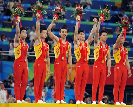 equipe masculina da china é tricampeã dos jogos olímpicos na ginástica artística