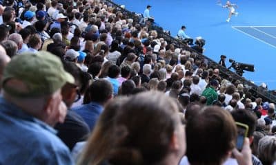 O calendário de Grand Slams se inicia sempre com o Aberto da Austrália e em janeiro. Desta vez, em 2021, a competição mudou para fevereiro e a primeira data de jogos será no dia 8 . Essa alteração foi motivada pela pandemia do coronavírus. Neste momento, os principais astros do tênis mundial começam a chegar a Melbourne. E isso motivou reclamações de australianos que estão confinados fora do país e não conseguem regressar.
