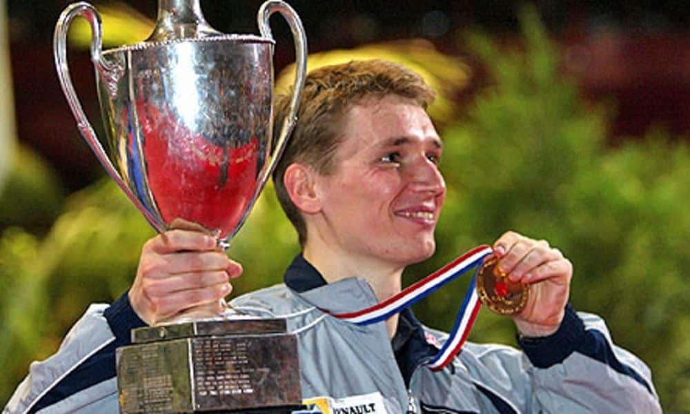 O austríaco Werner Schlager, campeão mundial de tênis de mesa em 2003 na cerimônia de premiação