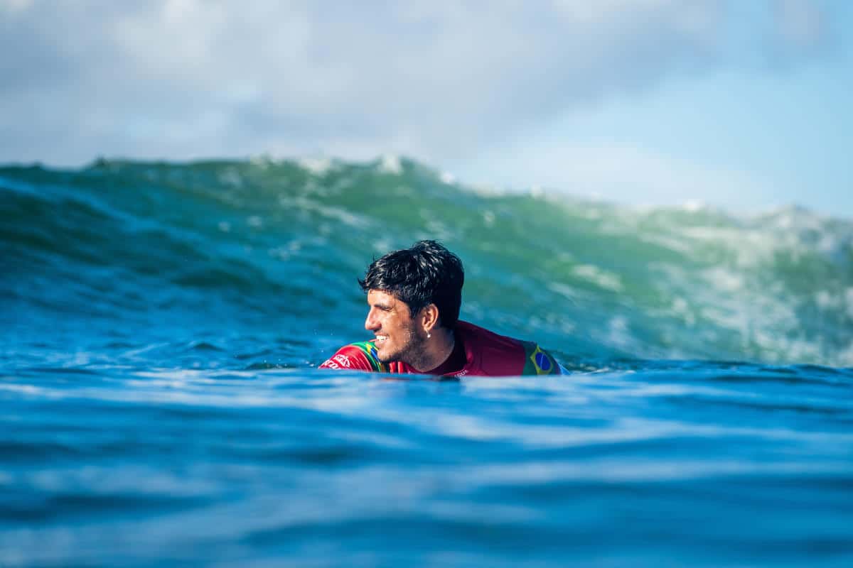 Gabriel Medina surfe volta circuito mundial de surfe wsl ct championship tour segue para o round 3