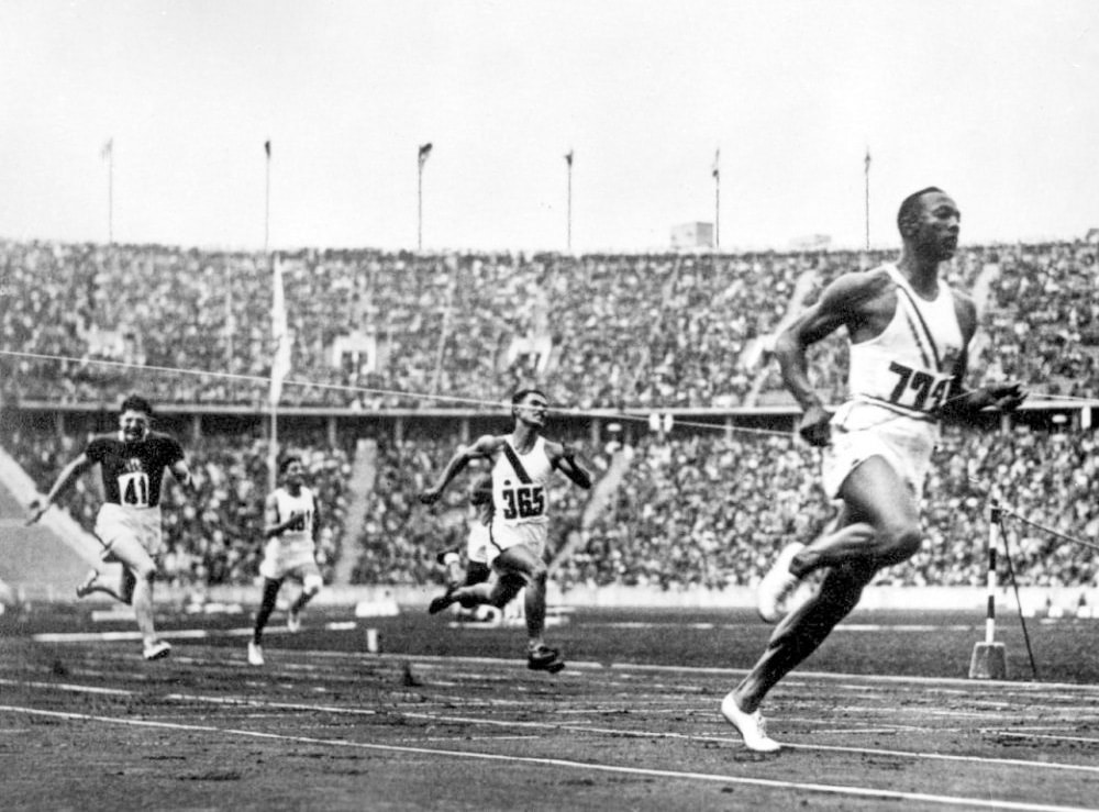Jesse Owens no 4x100m em 1936