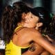Bárbara Seixas é abraçada por Carol Solberg na etapa de Sochi do Circuito Mundial de vôlei de praia