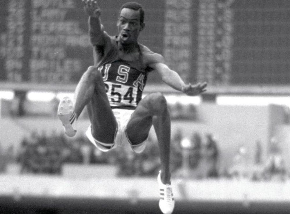 Bob Beamon no salto em distância masculino