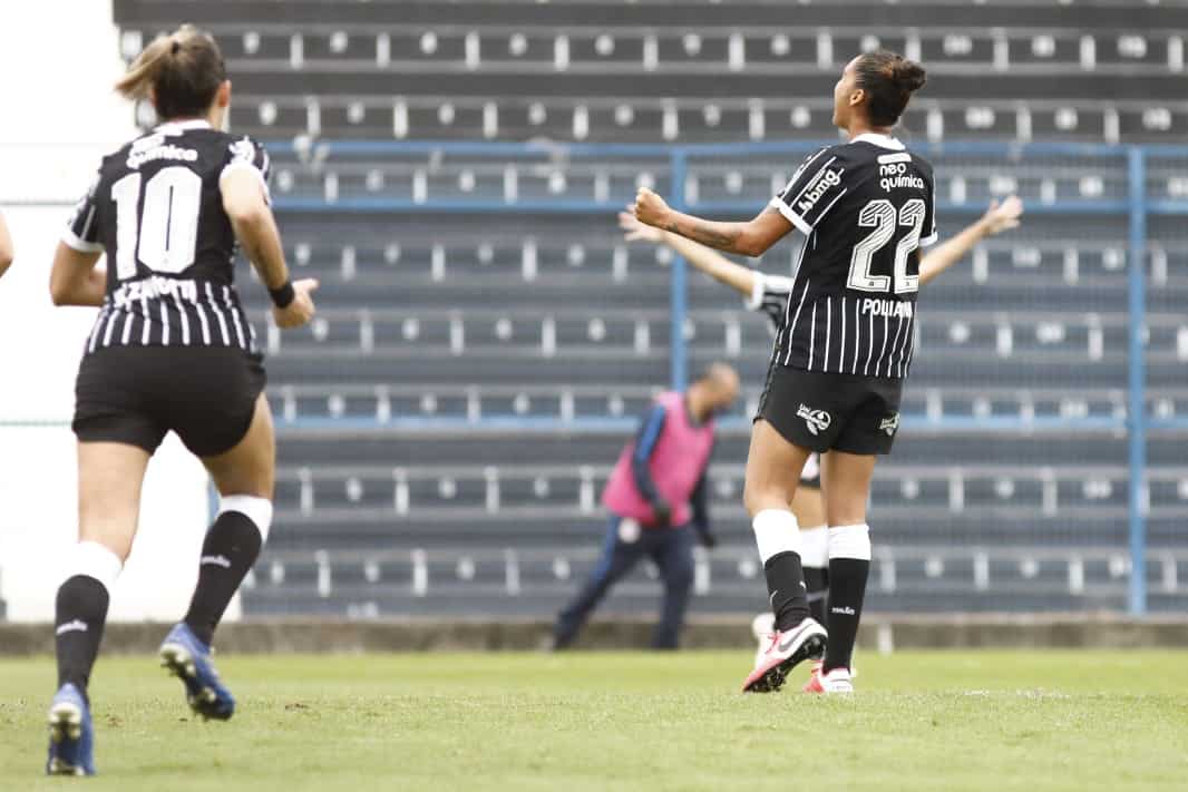 Corinthians bate Bahia, chega à nona vitória e mantém ponta do Brasileirão