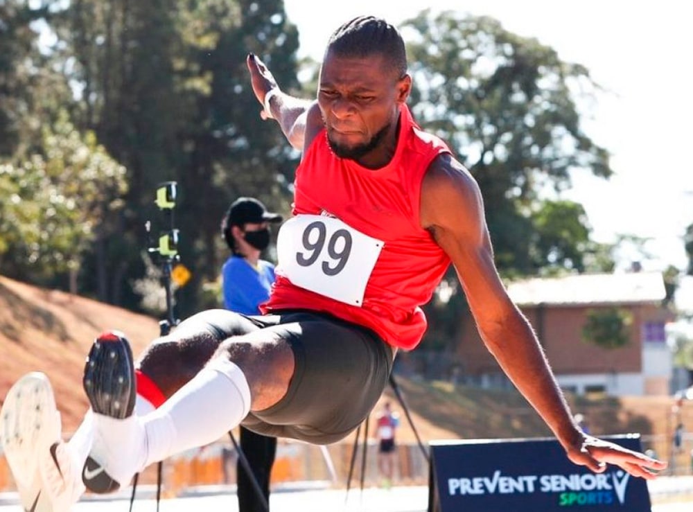 Samory Uiki no salto em distância masculino