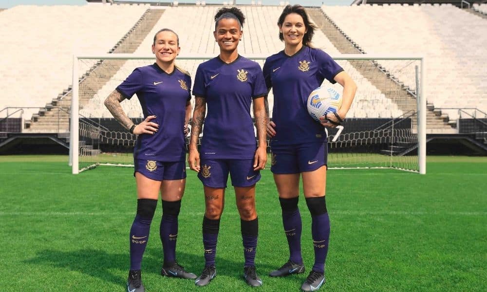 Cacau, Gabi Zanotti, Grazi novo uniforme do Corinthians roxo em homenagem às mulheres