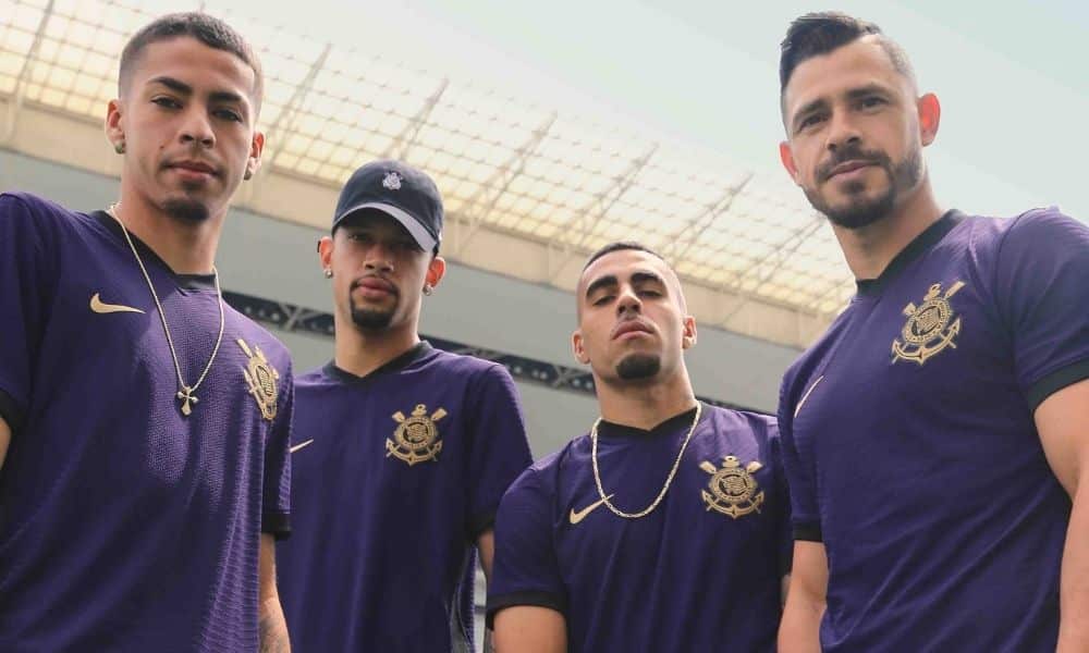 Giuliano, Gabriel Pereira, João Victor e Gabriel Girotto camisa 3 do Corinthians em homenagem às mulheres