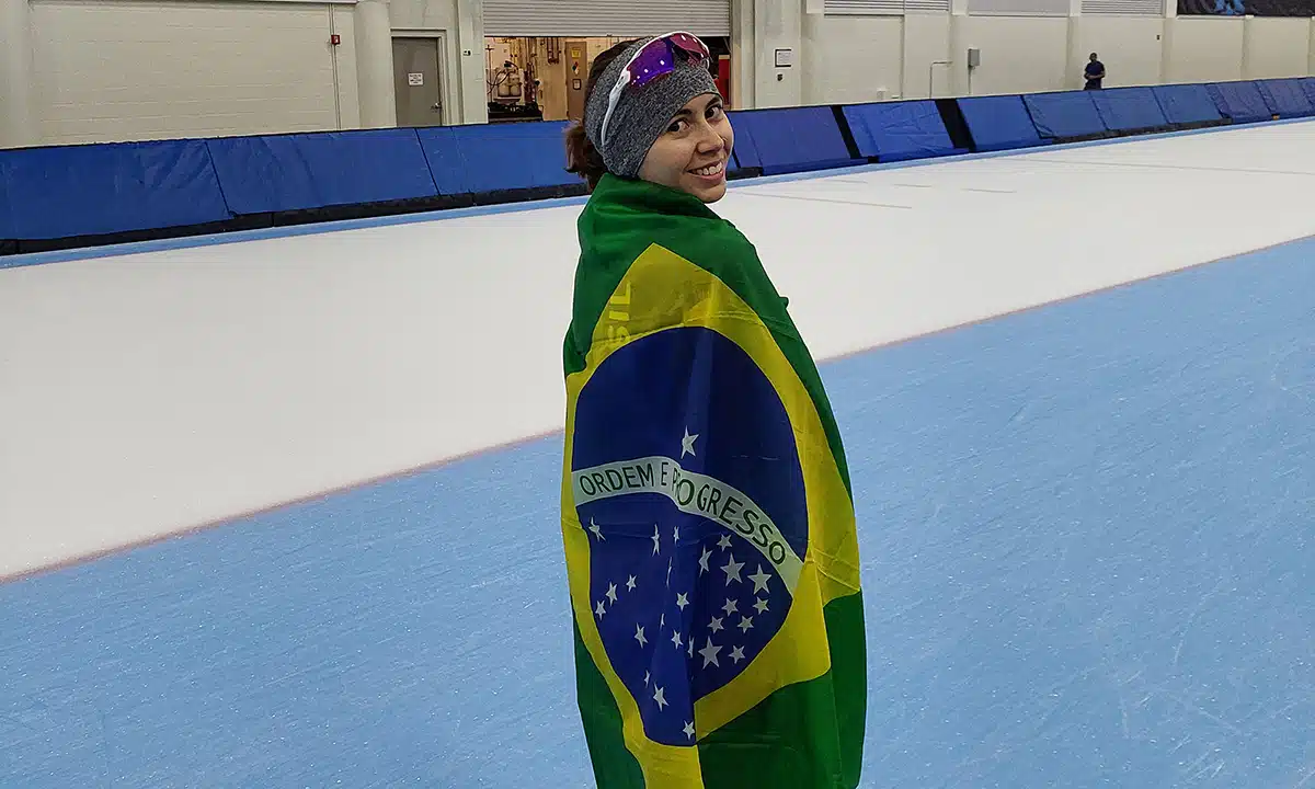 Larissa Paes segue na disputa por uma vaga olímpica na patinação de velocidade