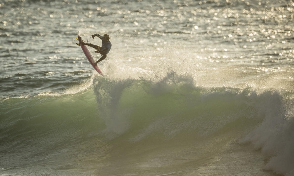 Mateus Herdy surfe