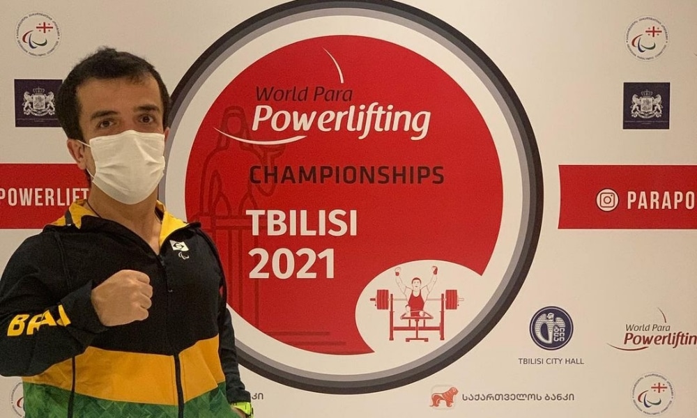 Bruno Carra fica em nono lugar no terceiro dia do Mundial de halterofilismo