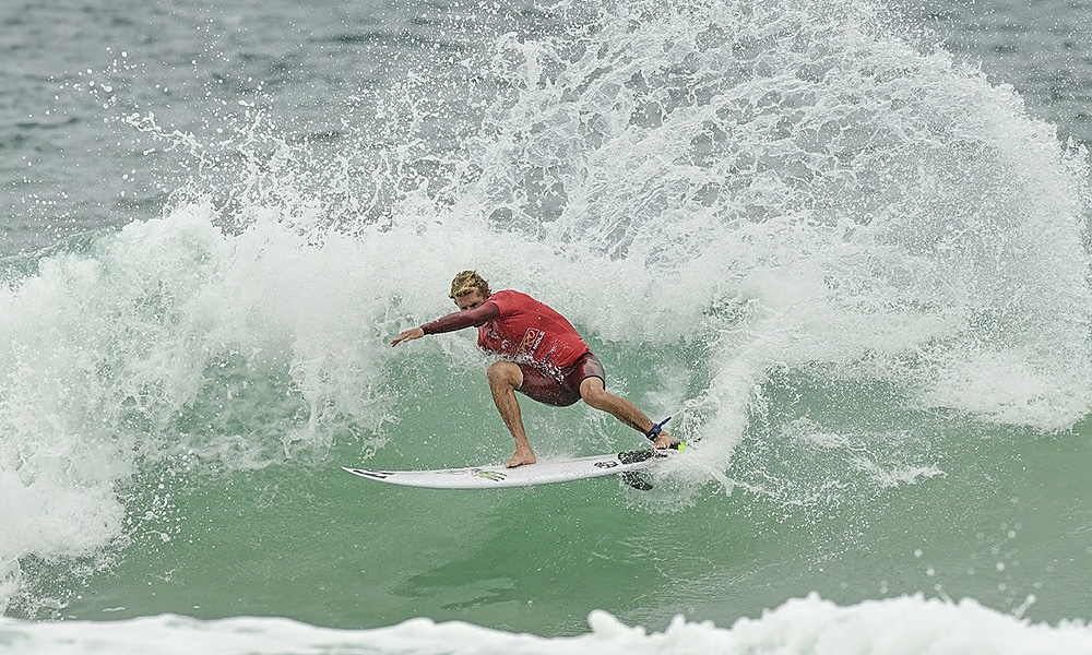 Miguel Tudela surfe QS 3000 Saquarema brasileiros