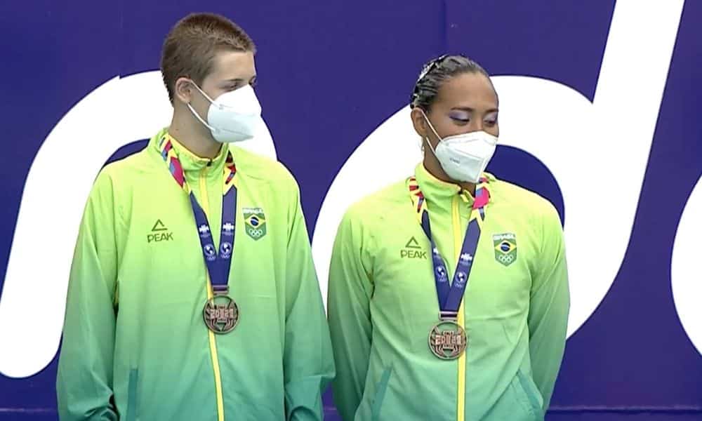Celina Tiemi Seabra Rangel e Murillo Henrique Teixeira da Cunha levaram o bronze no dueto misto do nado artístico dos Jogos Pan-Americanos Júnior de Cáli