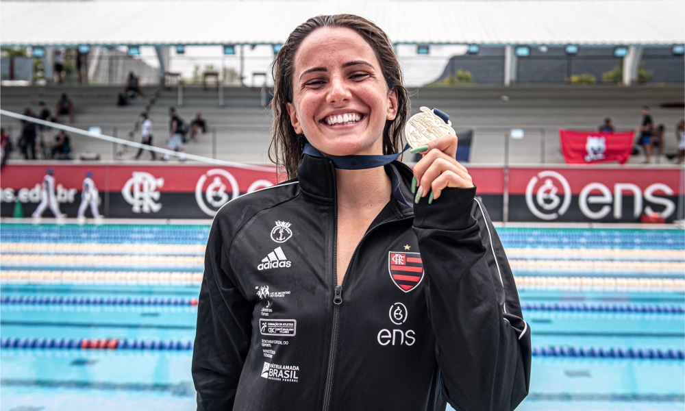 Gabrielle Roncatto bate recorde dos 1500m no Brasileiro de natação