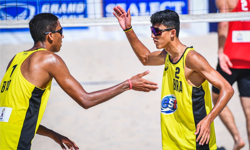 Pedro e Vilso e Nicolas e Samuel vão às oitavas no Mundial Sub-19 de vôlei de praia