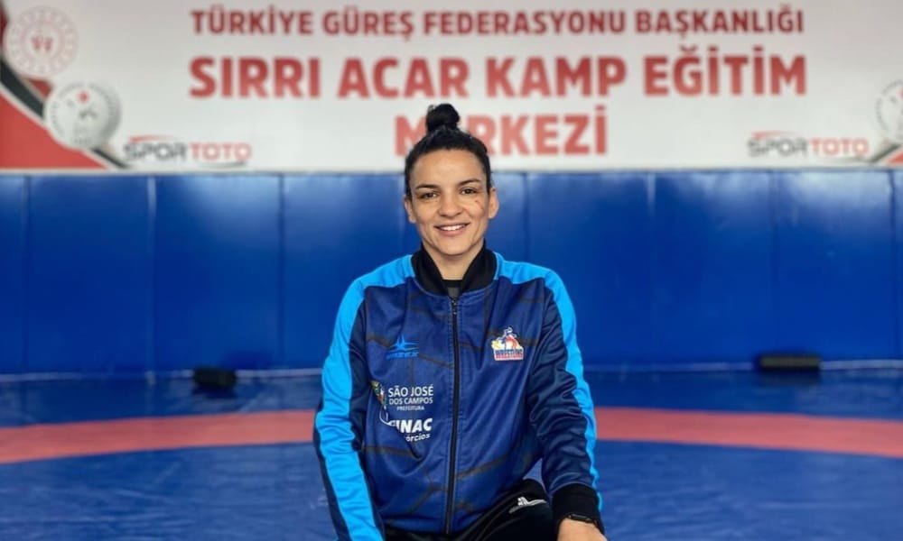 Kamila Barbosa disputa torneio de wrestling na Turquia