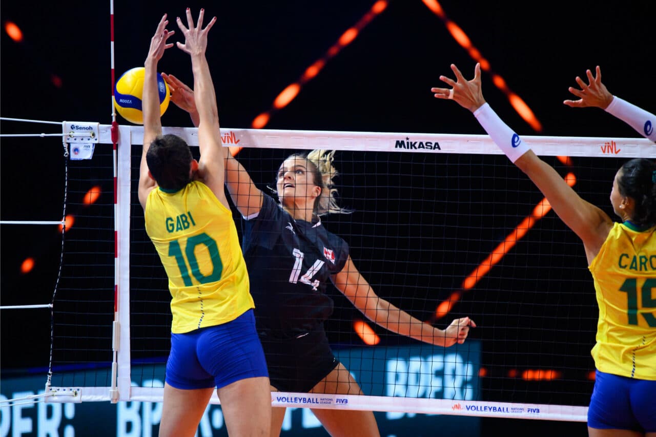 Brasil e Canadá duelam pela Liga das Nações de vôlei