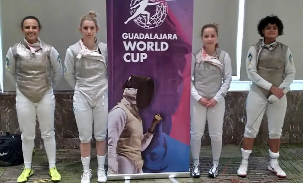 Na esgrima, equipe feminina de florete do Brasil