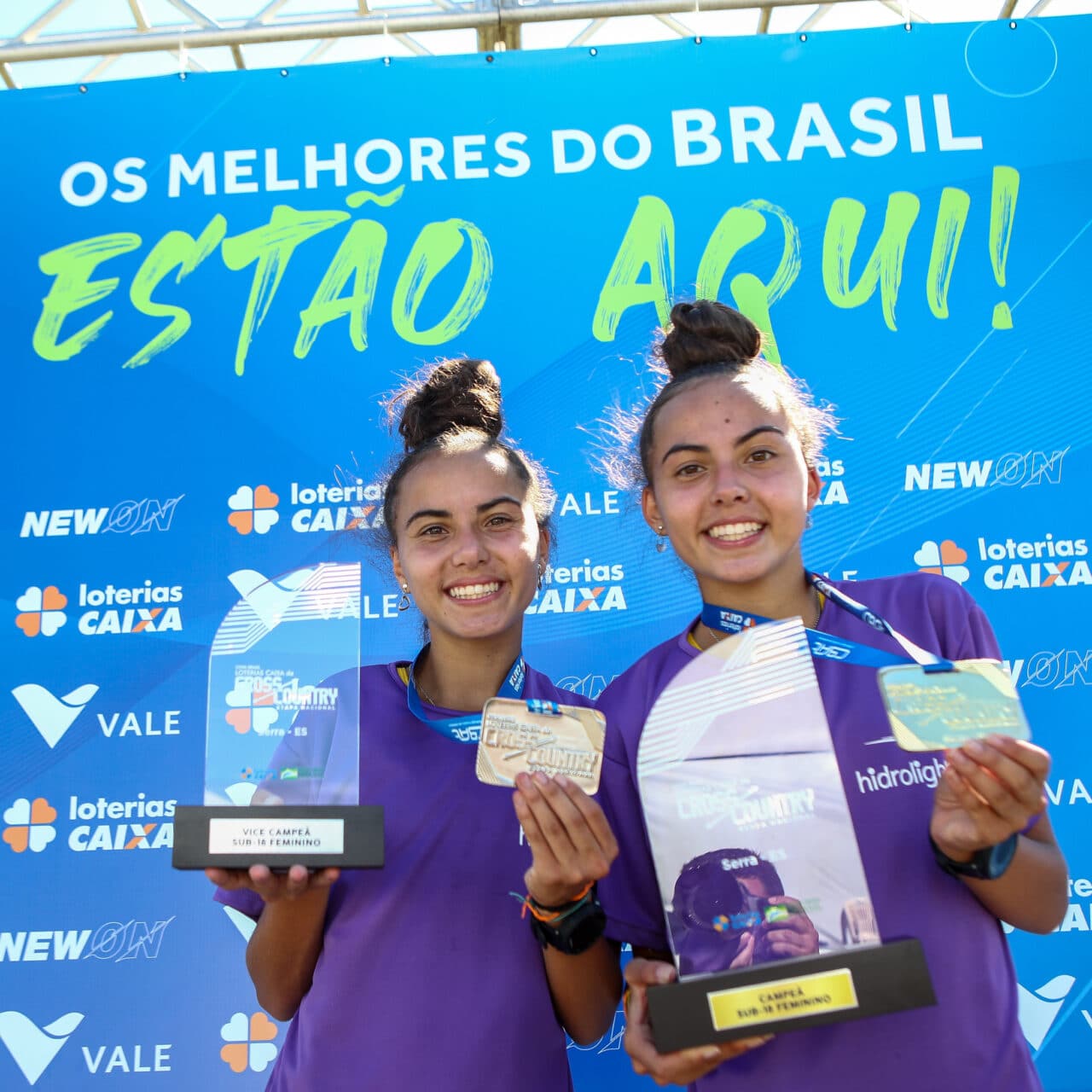 Helena e Ana Mees Valério no pódio dos 4km Cross do sub-18 feminino na Copa Brasil de Cross Country