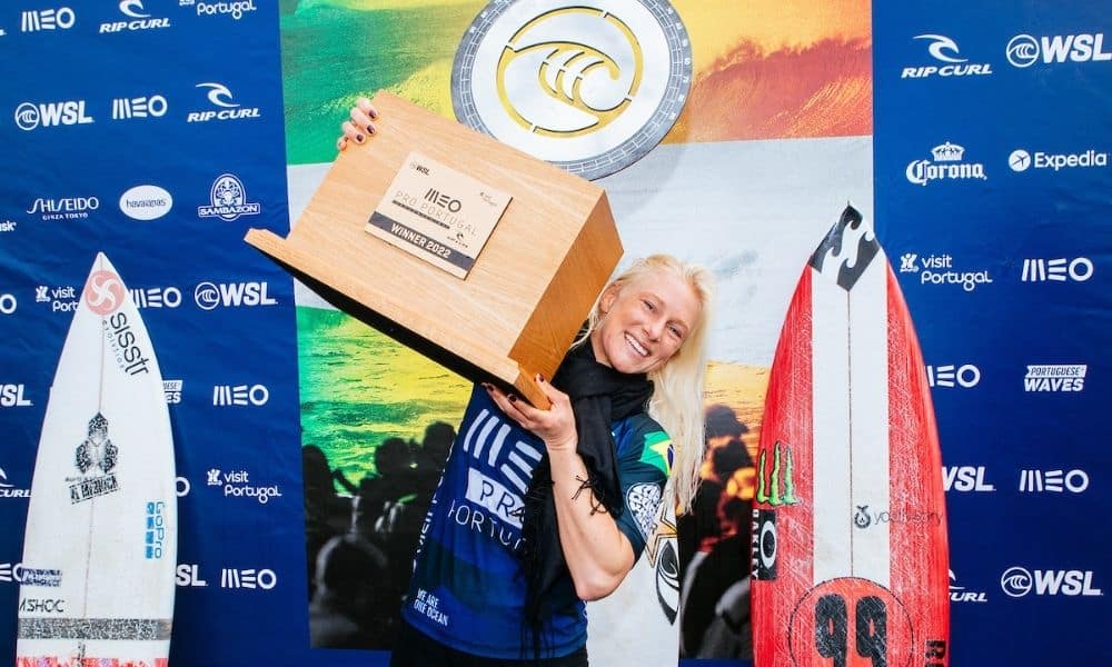 Tatiana Weston-Webb é campeã dos Supertubos em Portugal peniche surfe