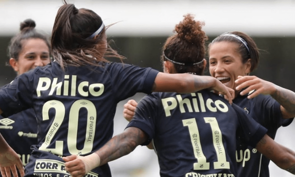 Santos comemoram vitória no Brasileirão Feminino