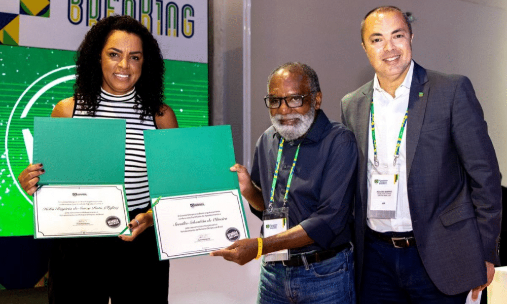Servílio e Fofão recebem certificados de doação ao Movimento Olímpico