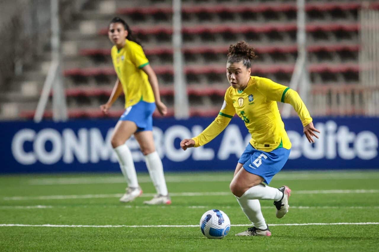 Ana Clara, lateral esquerda do Brasil na campanha do título do Sul-Americano sub-20 de futebol feminino
