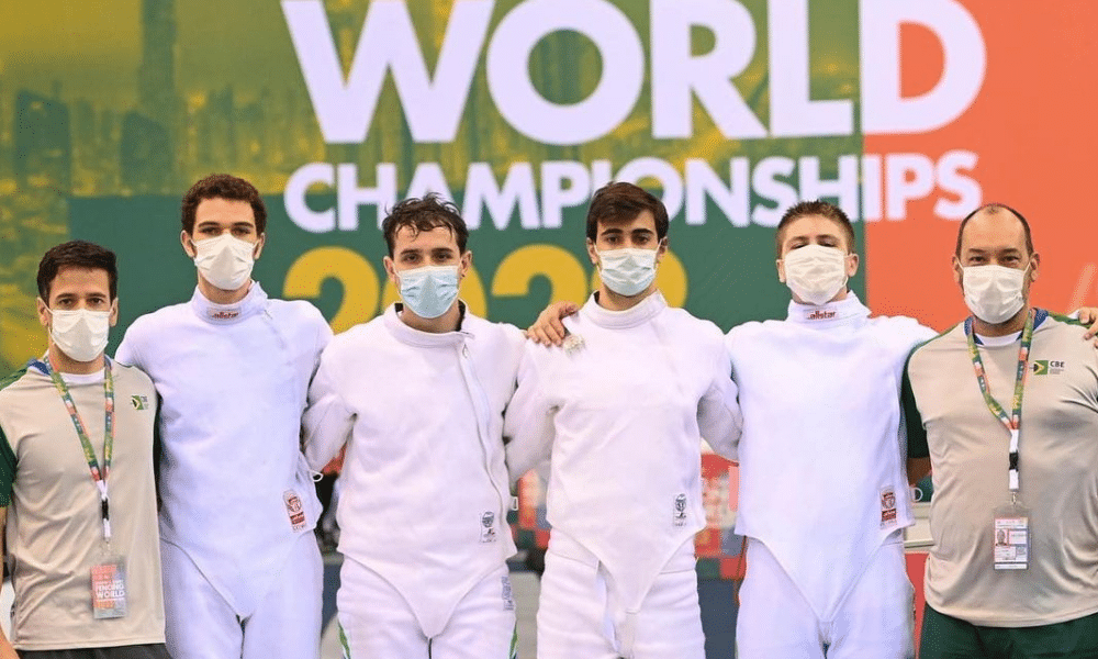 Equipe masculina de espada juvenil do Brasil disputou o Mundial de esgrima em Dubai