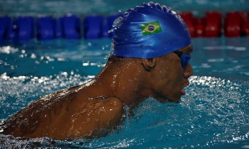Gabriel Araújo volta a bater recorde mundial nos 150m medley