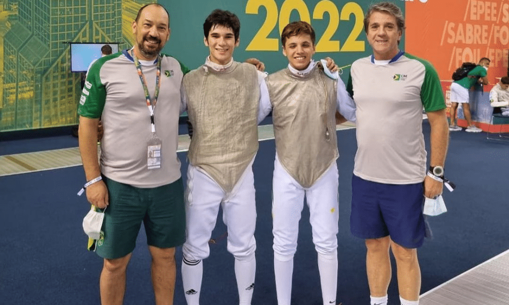 Giorgio Fumagalli, Guilherme Vianna e os dois treinadores em ação pelo Mundial Cadete e Juvenil de esgrima