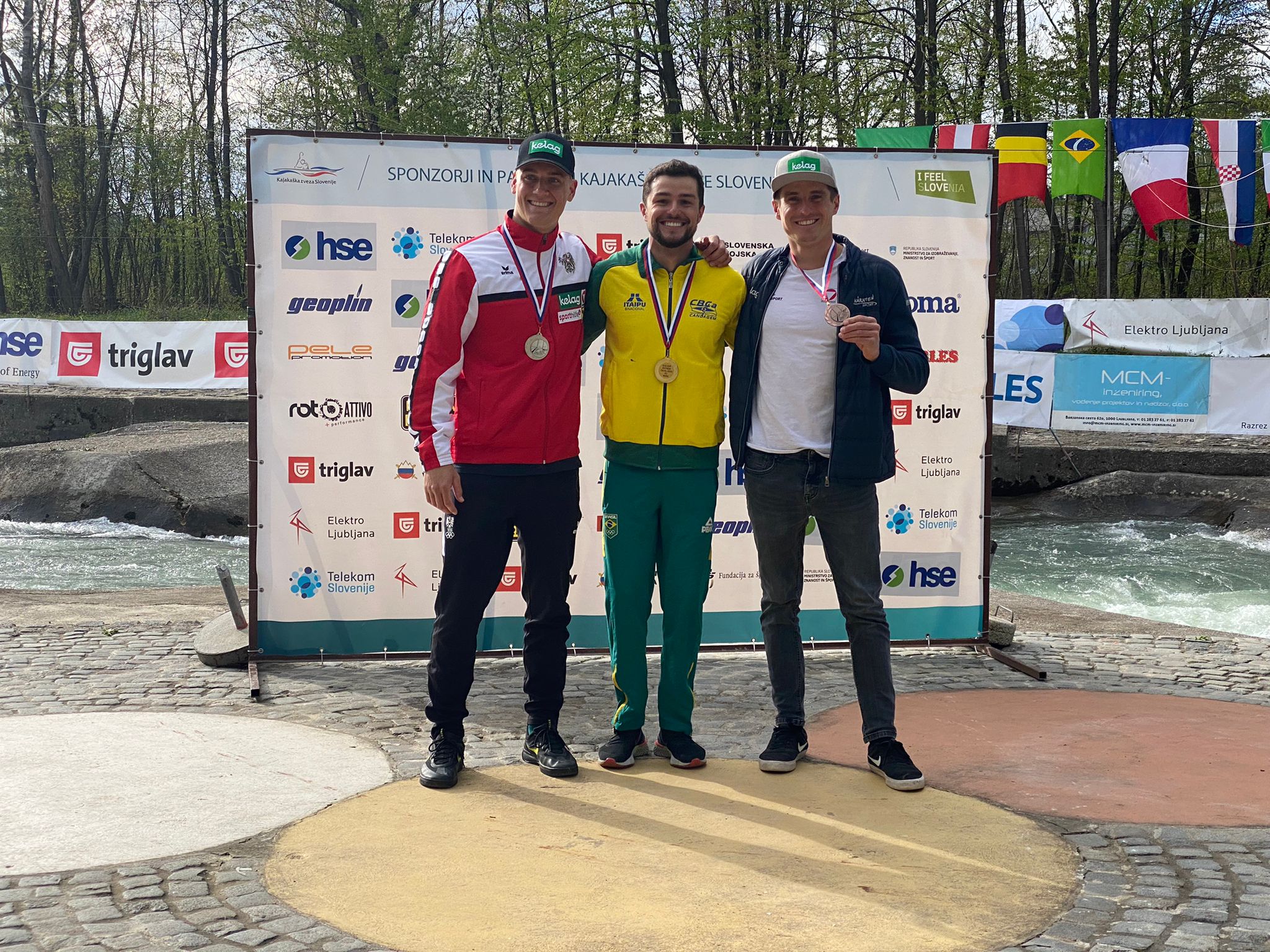 PÓDIO K1 Extremo M Tacen - Ouro Pepê Gonçalves