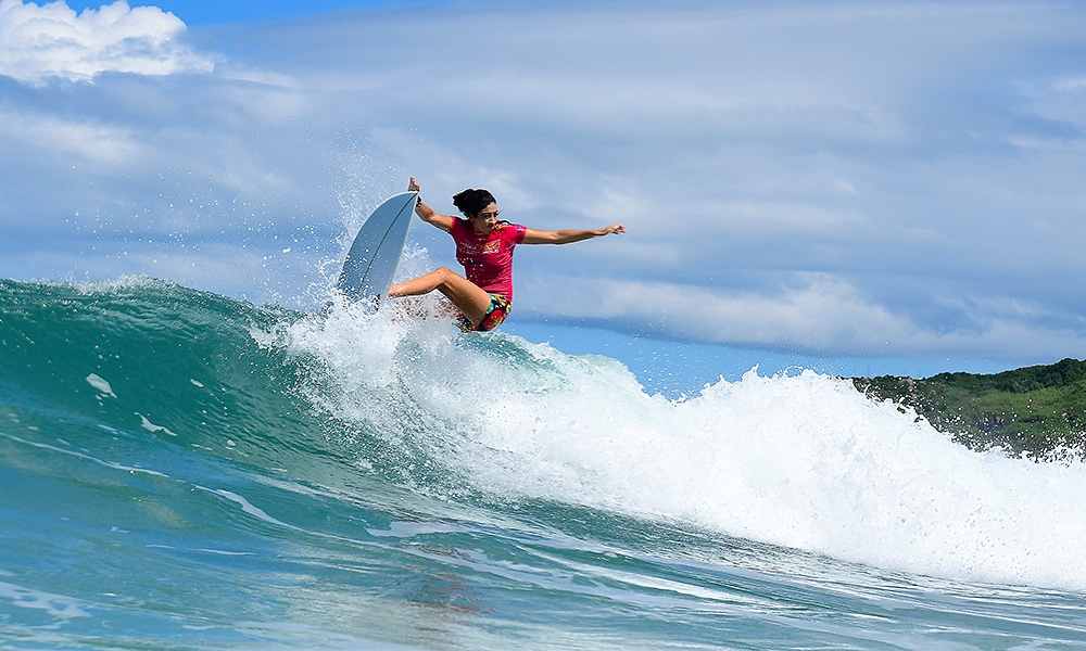 Daniella Rosas surfe campeã QS de Florianópolis