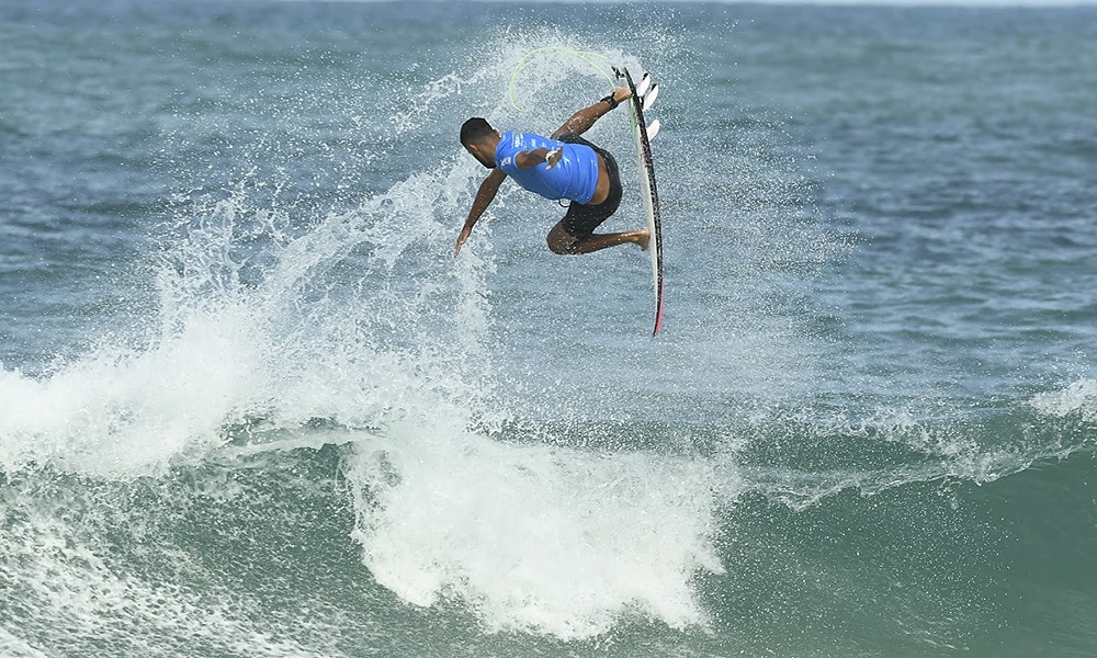 Michael Rodrigues surfe campeão QS de Florianópolis