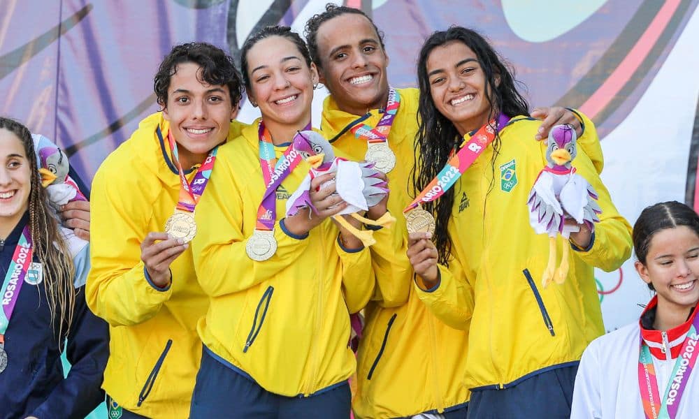 Revezamento 4x100m medley misto do Time Brasil com suas medalhas de ouro dos Jogos Sul-Americanos da Juventude Rosário 2022