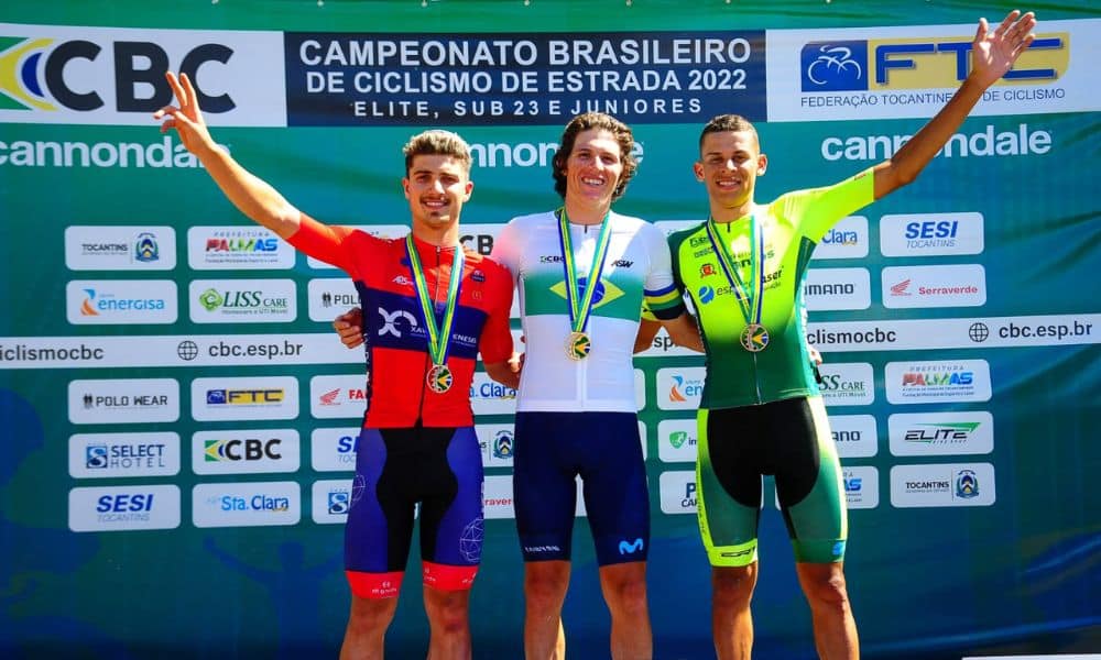 Vinícius Rangel com a medalha de ouro, Pedro Figueiredo Leme com a medalha de prata, e Felipe Aparecido Ronzani, com o bronze no pódio sub-23 no Campeonato Brasileiro de ciclismo estrada