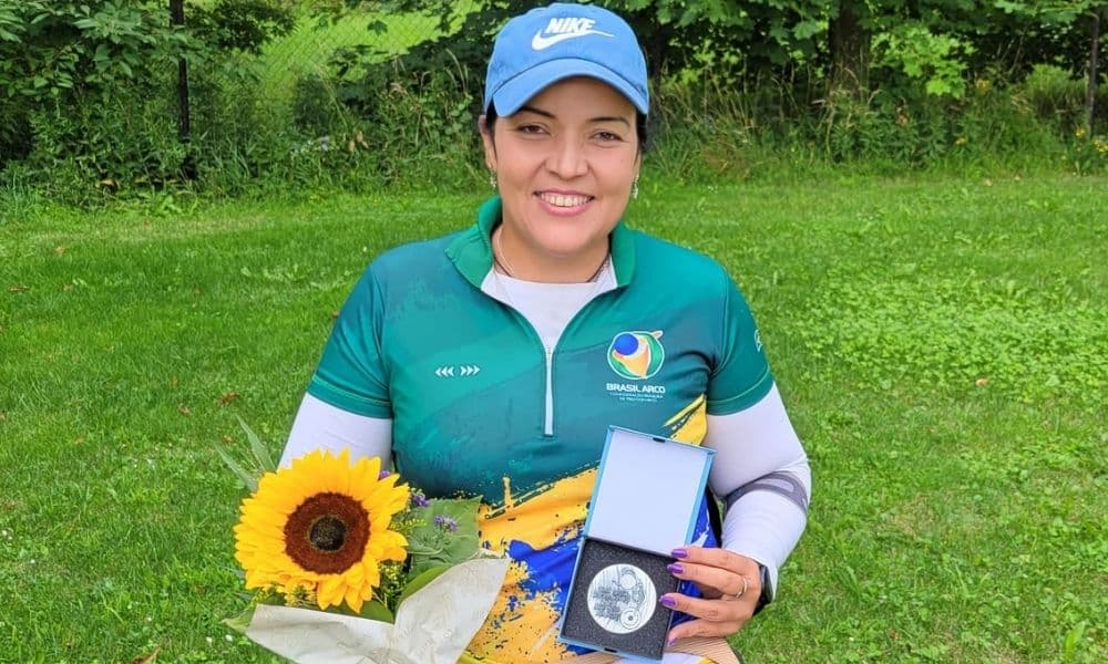 Jane Karla medalha de prata Copa Europeia de tiro com arco paralímpico em Nove Mesto