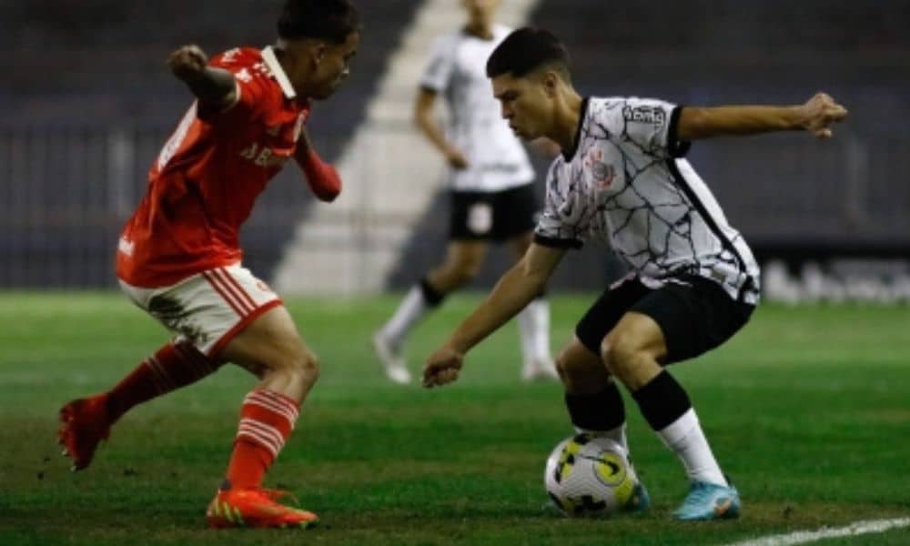 Corinthians e Internacional estreiam com empate no Brasileiro sub-17