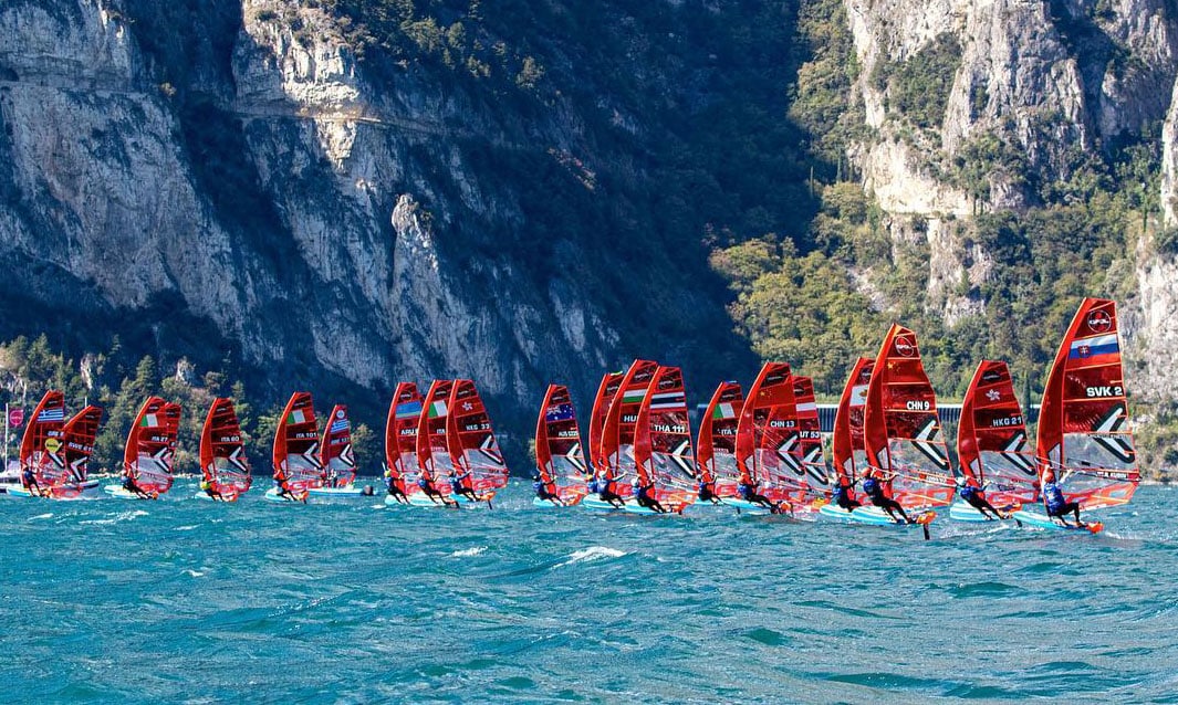 Velejadora paulista Giovanna Prada disputou evento em Torbole, Lago di Garda, na Itália
